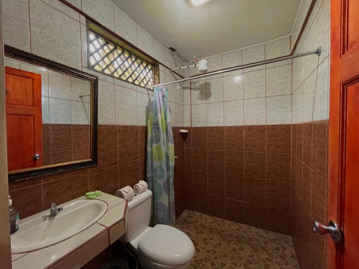 Los Amigos Jungle Hotel Тортугеро Екстериор снимка