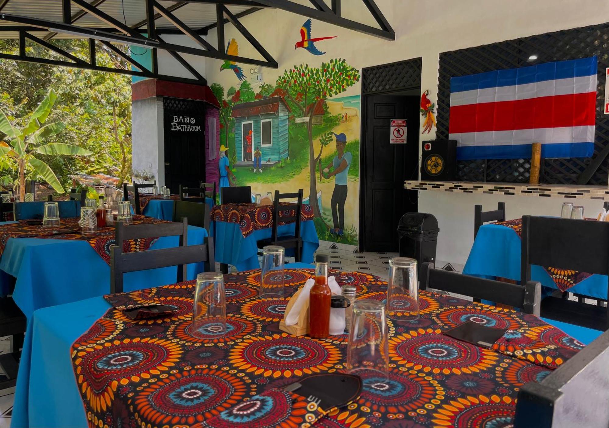 Los Amigos Jungle Hotel Тортугеро Екстериор снимка